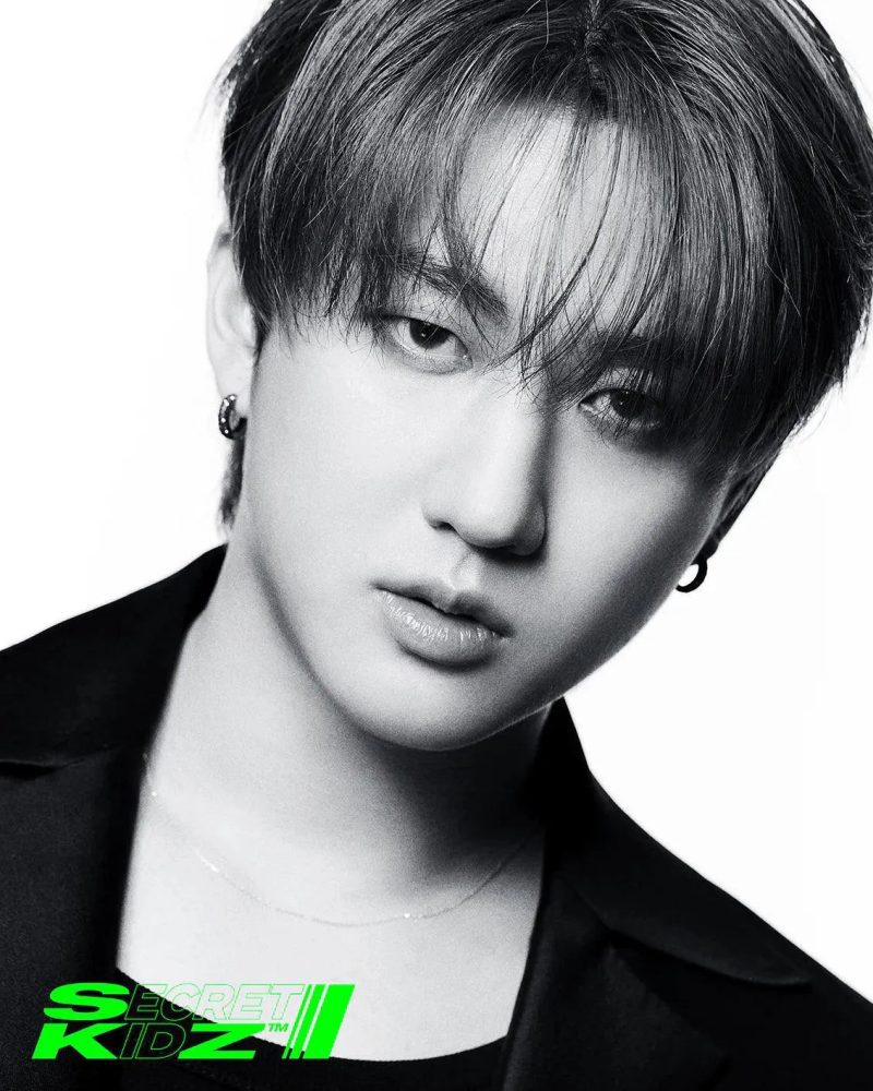 03 B SKZ CHANGBIN B 5000x e3f83575 417f 44b8 9820 bd53d2af33a3